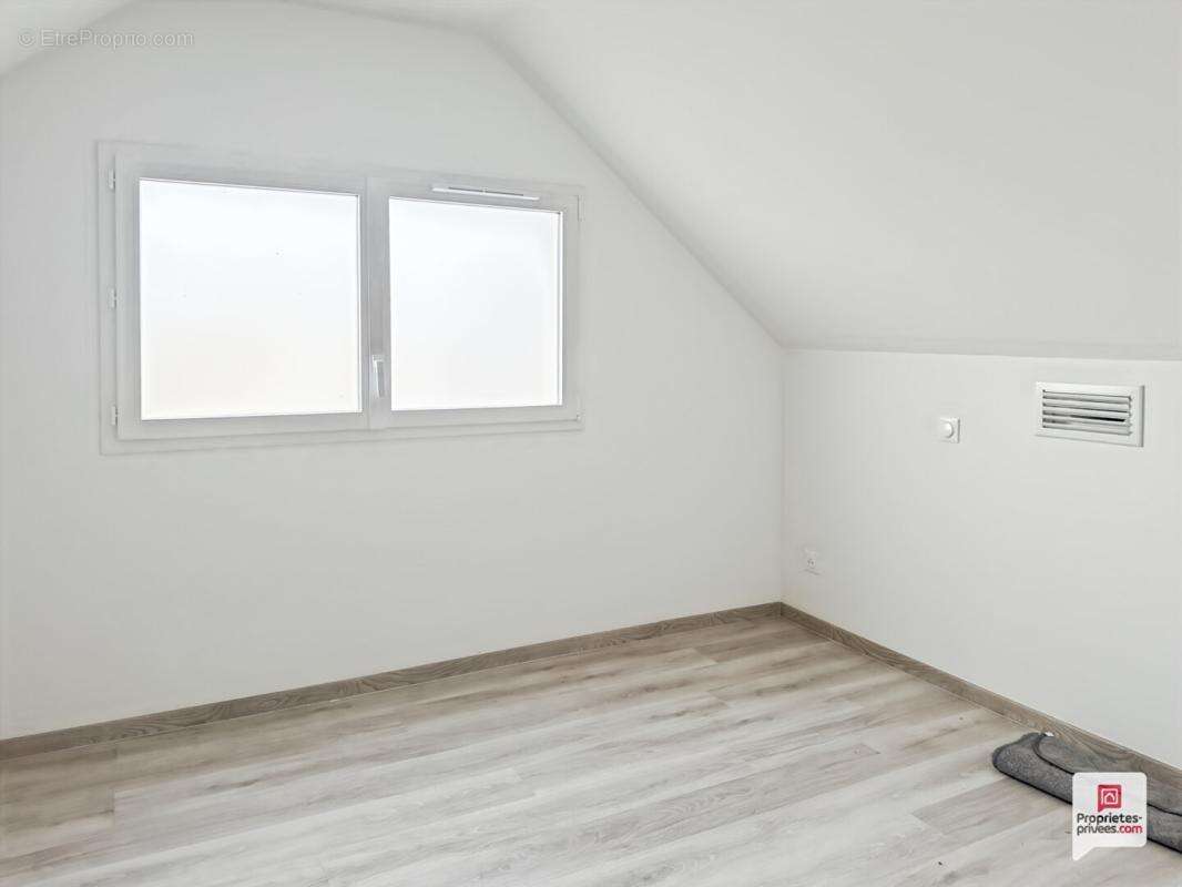 Maison à LA CHAPELLE-D'ALIGNE