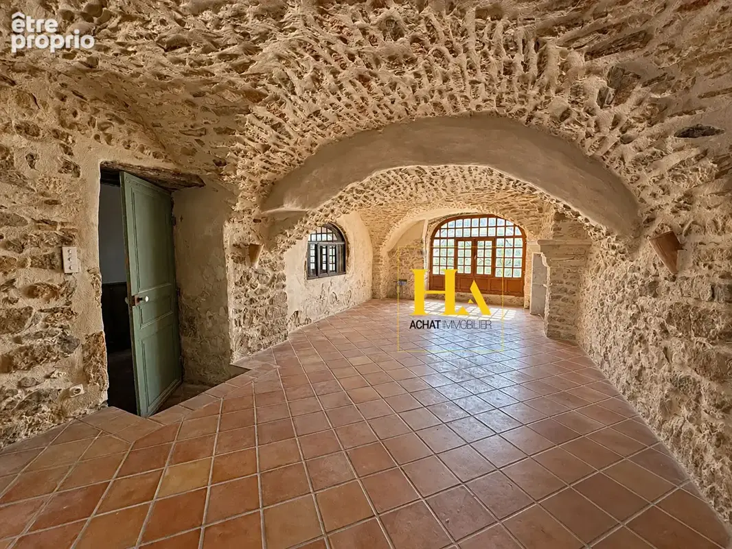 Maison de caractère de 433 m² avec gîte - Saint-Marcel-d'Ardèche - photo 11