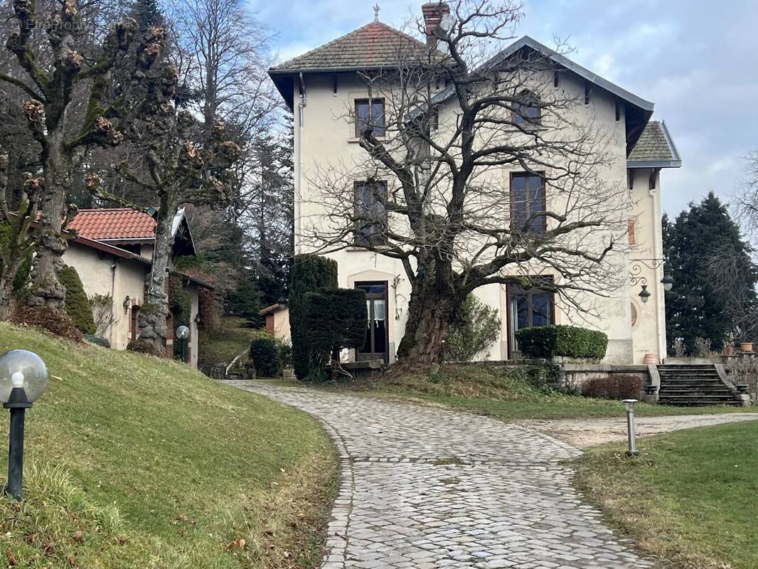 Maison à SAINT-BONNET-LE-CHATEAU