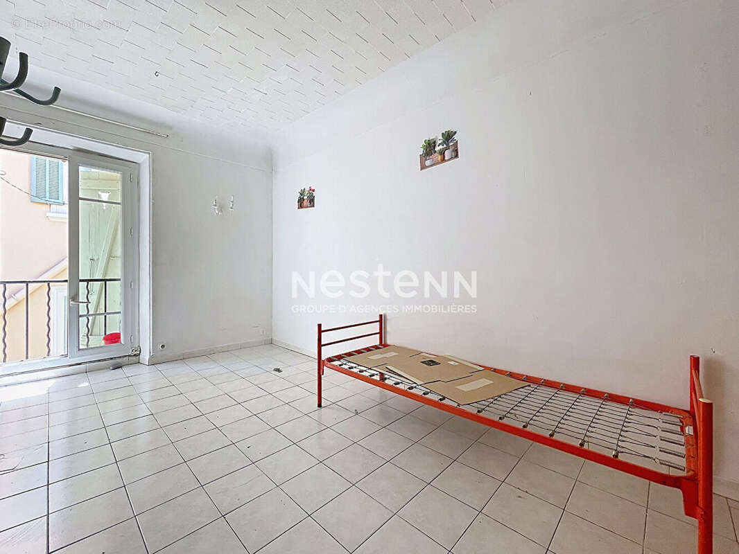Golfe juan - 27 m2 -2p- centre ville - a refaire- sud -1 min de la mer - photo 4