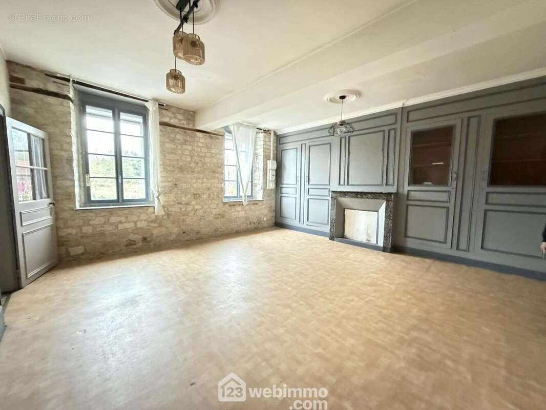 Elle est spacieuse et lumineuse - Maison à MONCEAU-LES-LEUPS