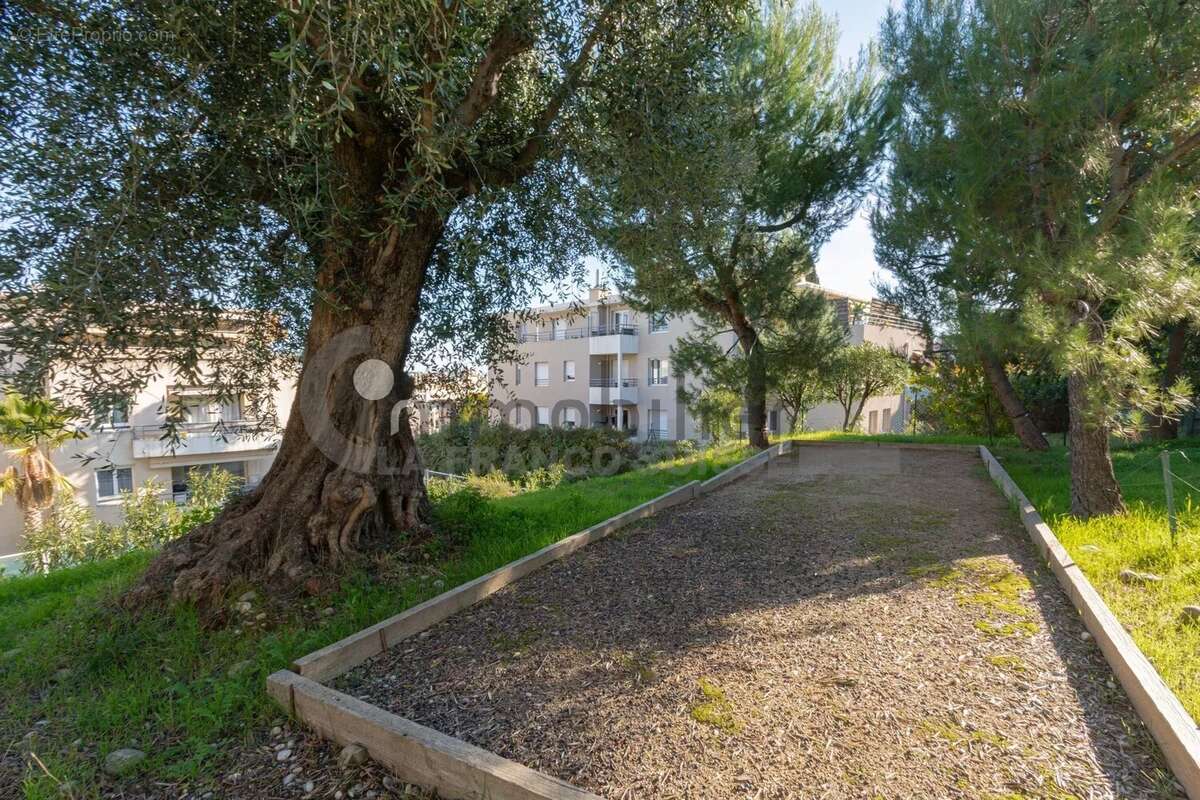 Appartement à SAINT-LAURENT-DU-VAR