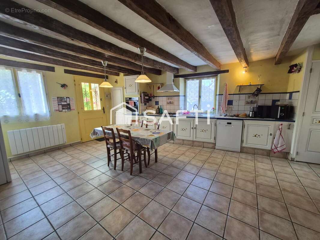 Maison 100 m² à La Celle-Guenand  - photo 4