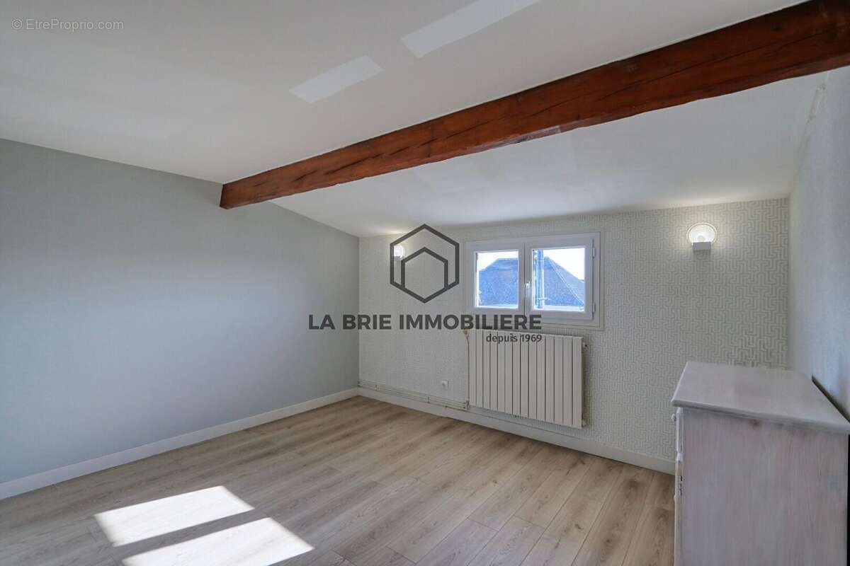 Maison 190 m² à Villecresnes  - photo 8