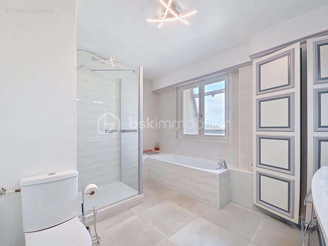 Appartement à LES PAVILLONS-SOUS-BOIS