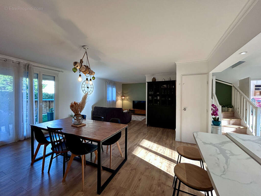 Maison à GUILHERAND-GRANGES