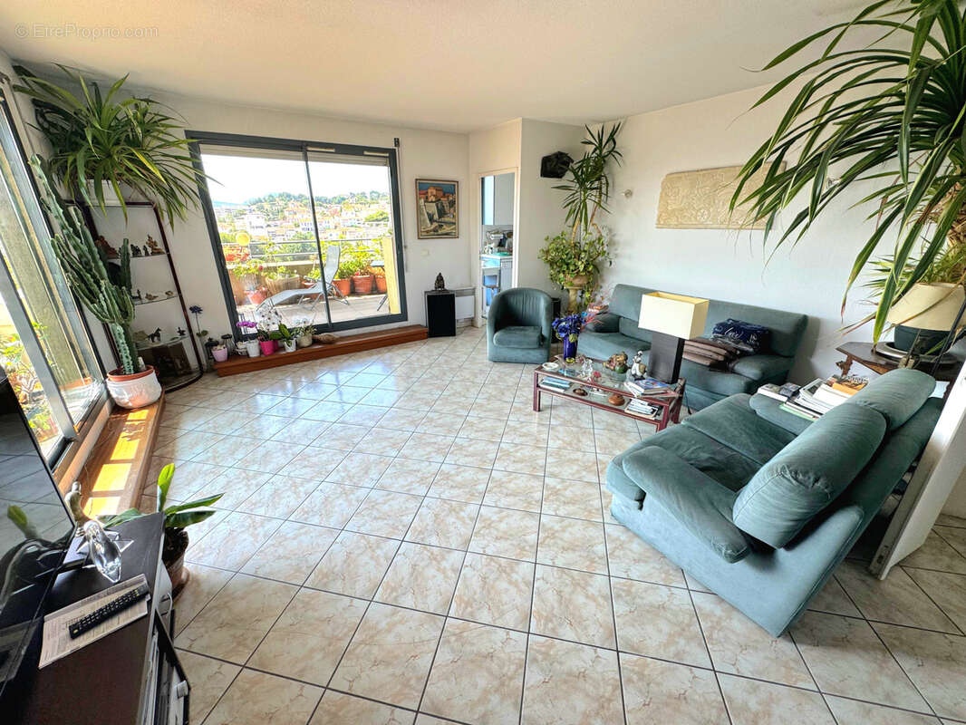 Autre à MARSEILLE-6E