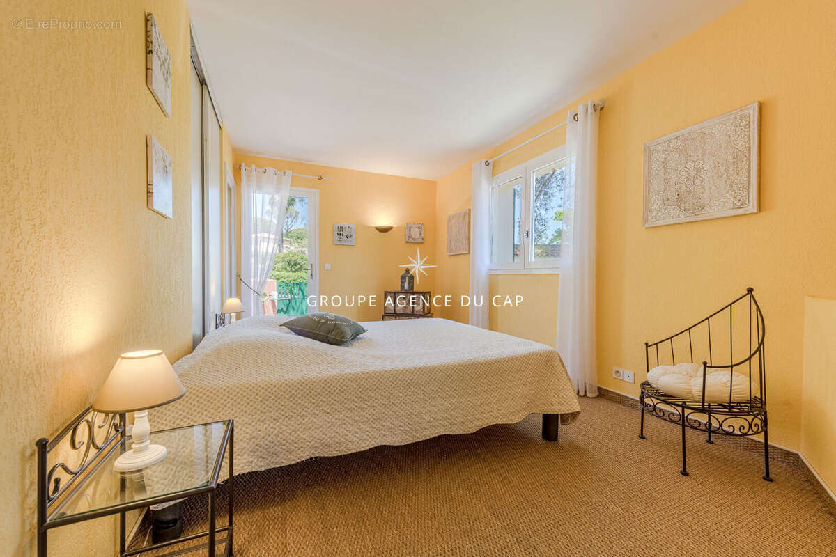 Valescure coeur des golfs villa 5 chambres de 200m² avec piscine - photo 12