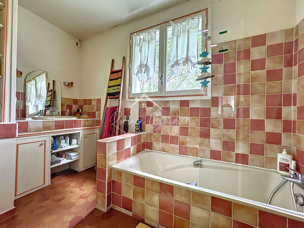 Maison à SAINT-GEORGES-DE-LUZENCON