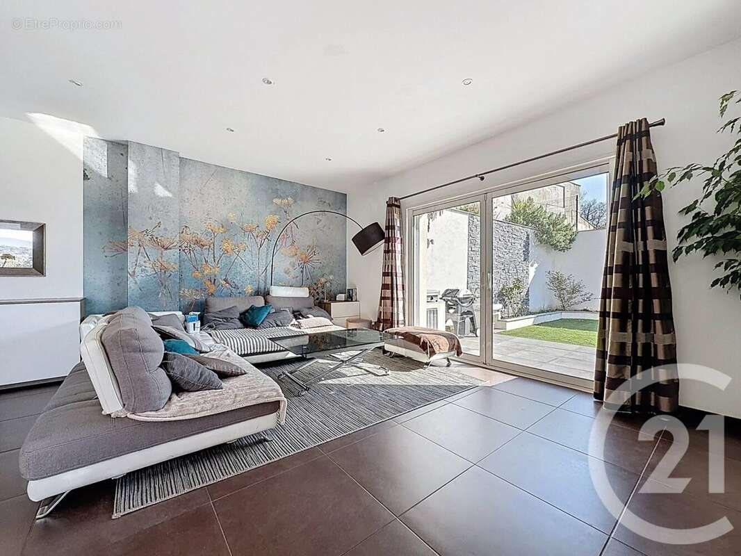 Maison à MOUANS-SARTOUX