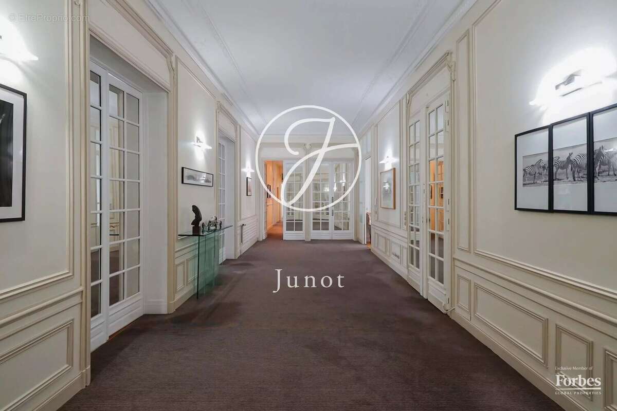 Paris 16e - IENA /  PLACE DES ETATS-UNIS -  Appartement mixte à vendre - 18 pièces - 452,64m² Carrez. - photo 19