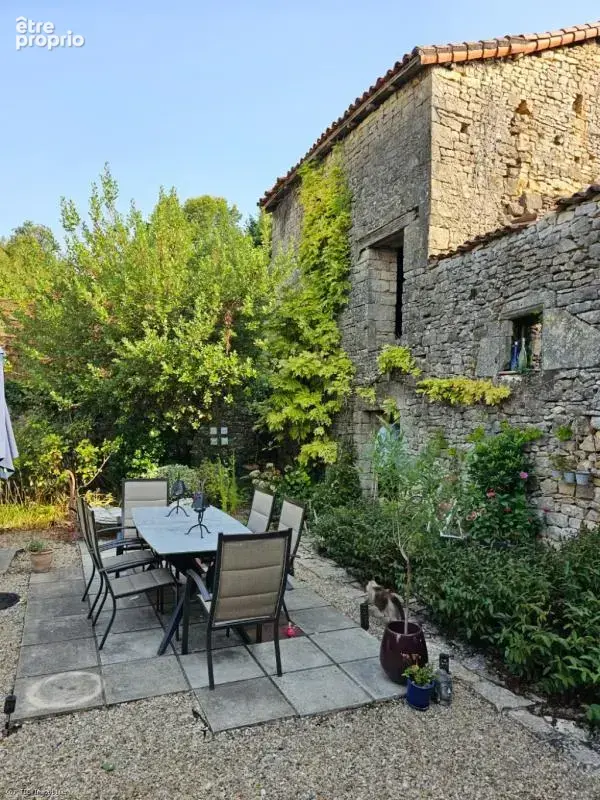 Belle maison en pierre au cœur du village pittoresque de Nanteuil-en-Vallée - photo 24