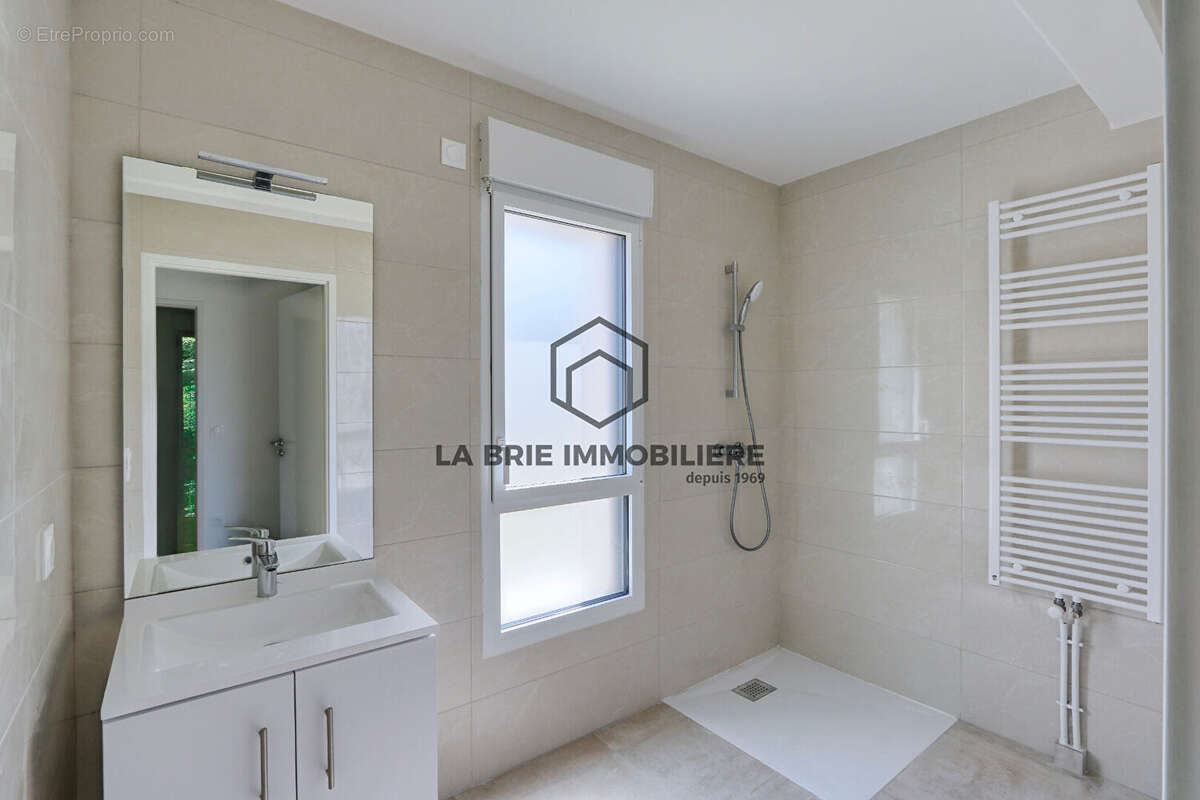 Appartement à RUBELLES