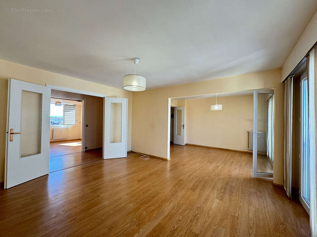 Appartement type 5  - 91 m² - reims clairmarais - photo 2
