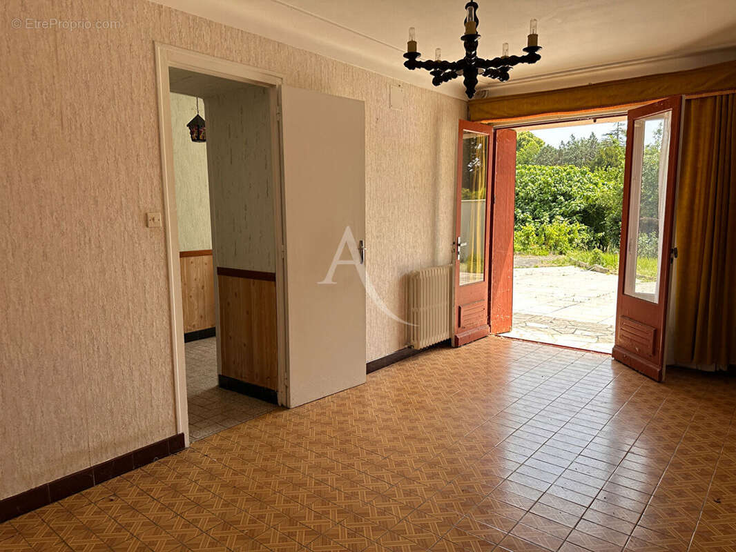 Maison à NIEUL-LES-SAINTES