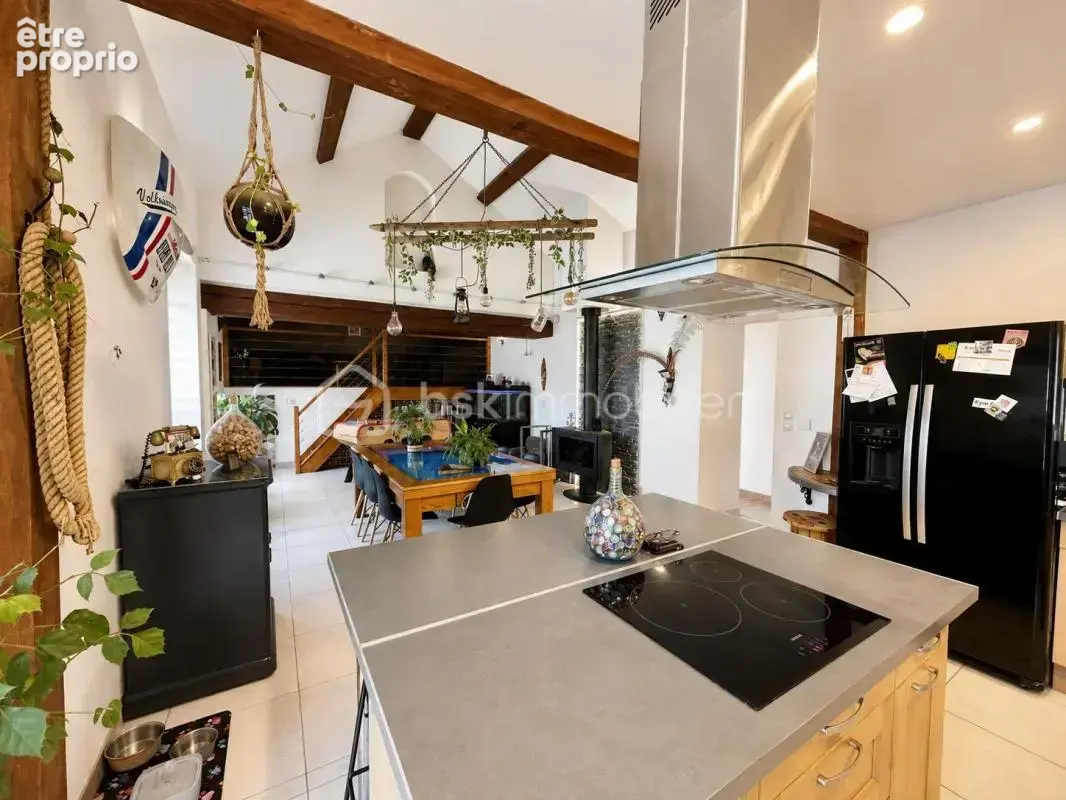 Maison de plain-pied avec piscine et terrain de 1 039 m² – Gastins - photo 4