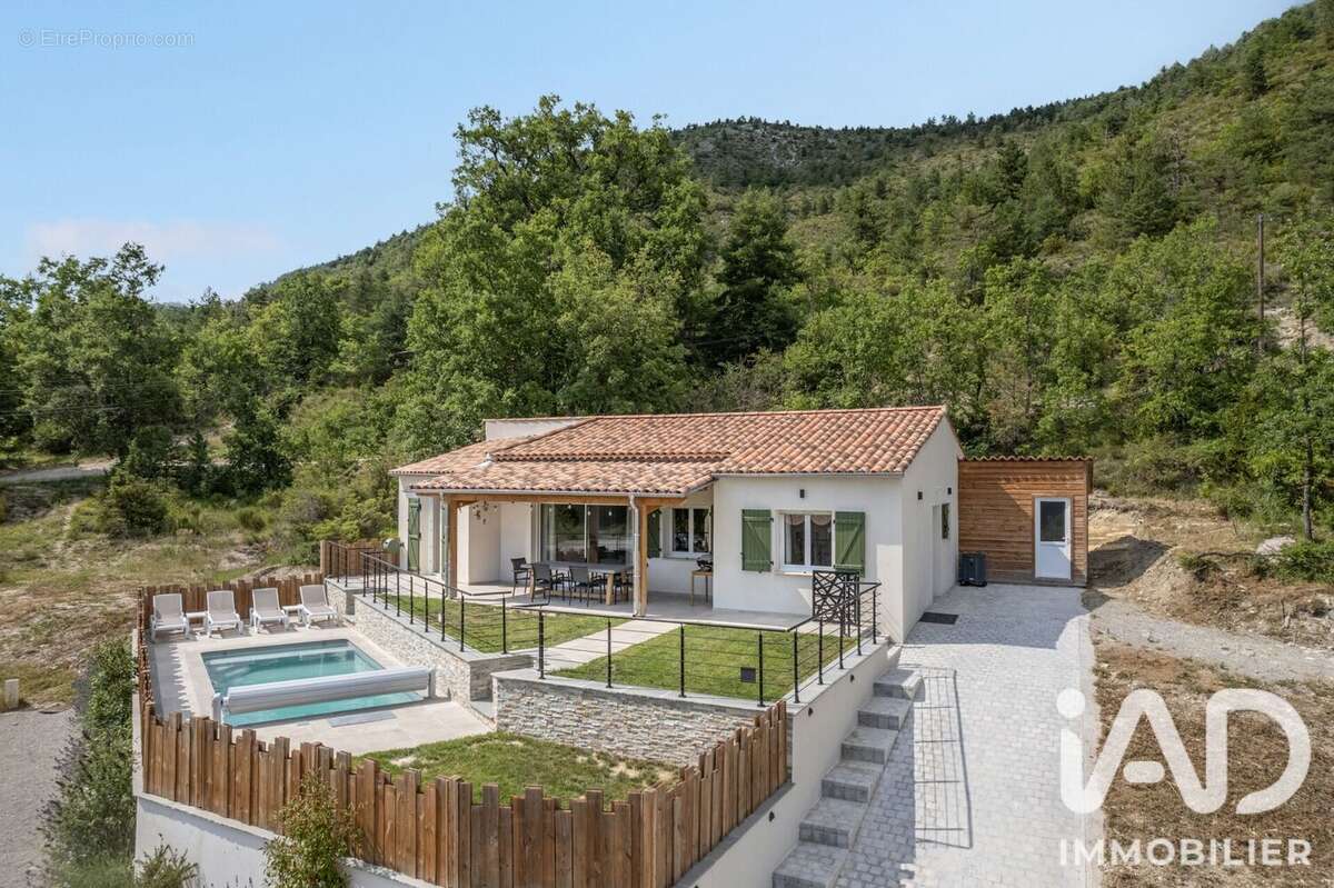 Maison 94 m² à Castellane  - photo 7