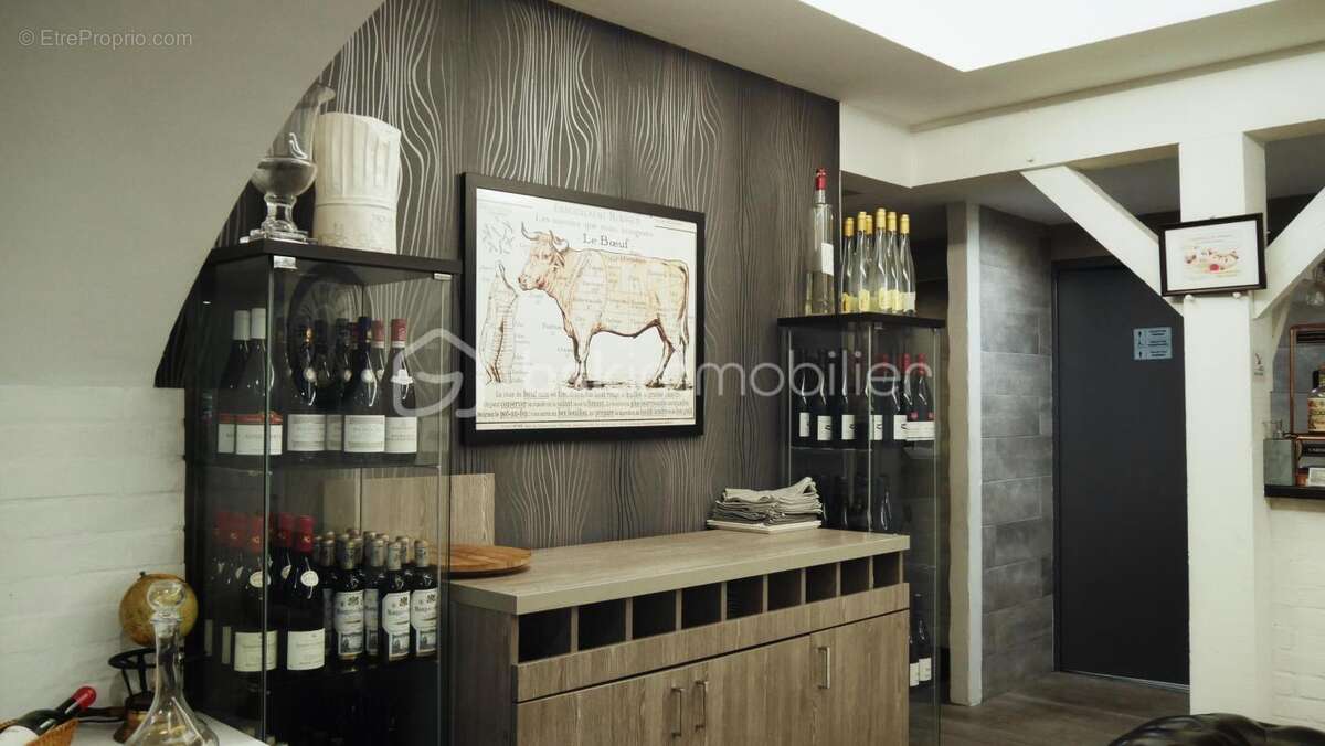 Commerce à VAL-D'ORNAIN