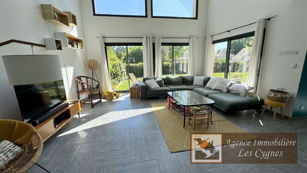 Maison à FONTAINE-LE-PORT