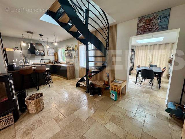 image1 (1) - Maison à SAINT-SYMPHORIEN-LE-CHATEAU