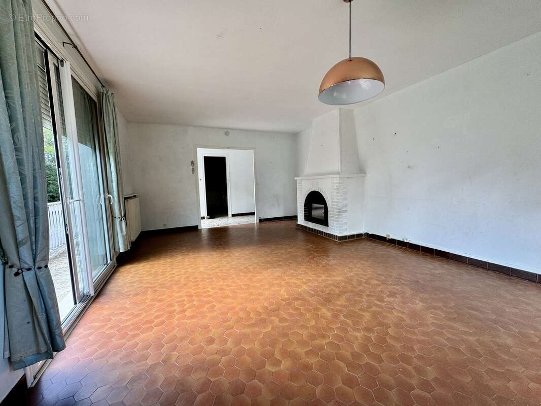 Maison à EYMOUTIERS