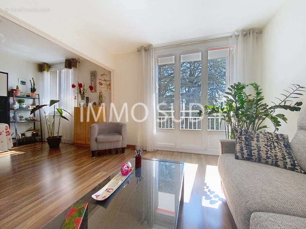 Appartement à LE PONT-DE-CLAIX