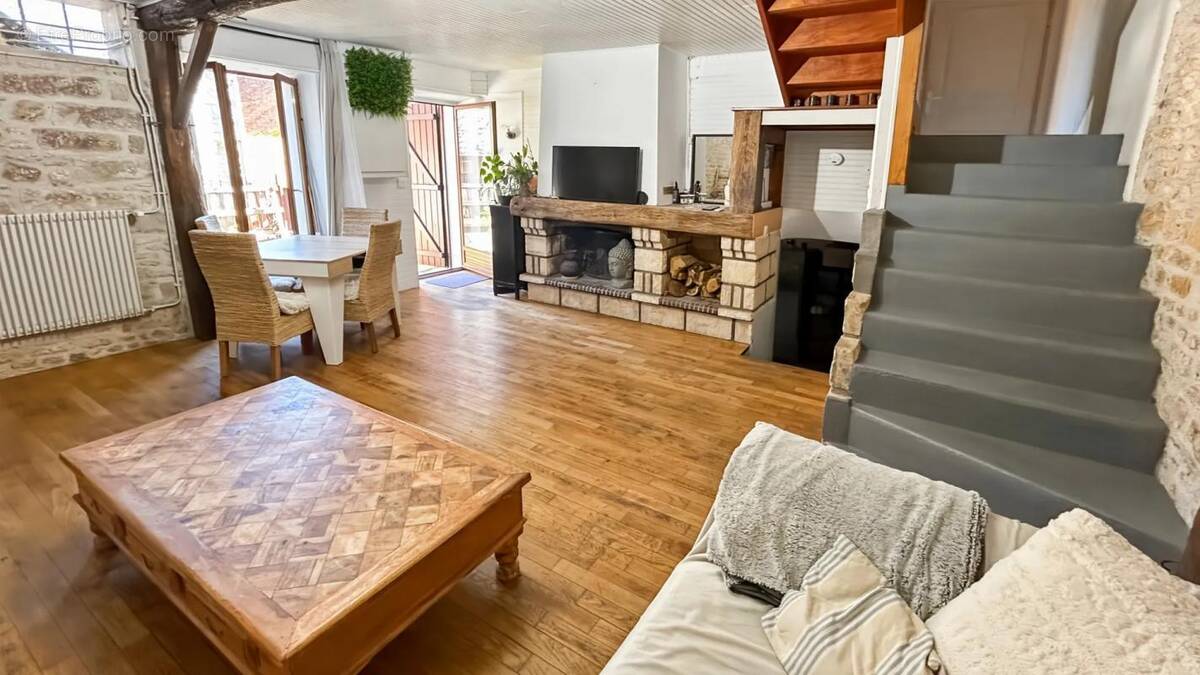 Maison à MONTIGNY-SUR-LOING