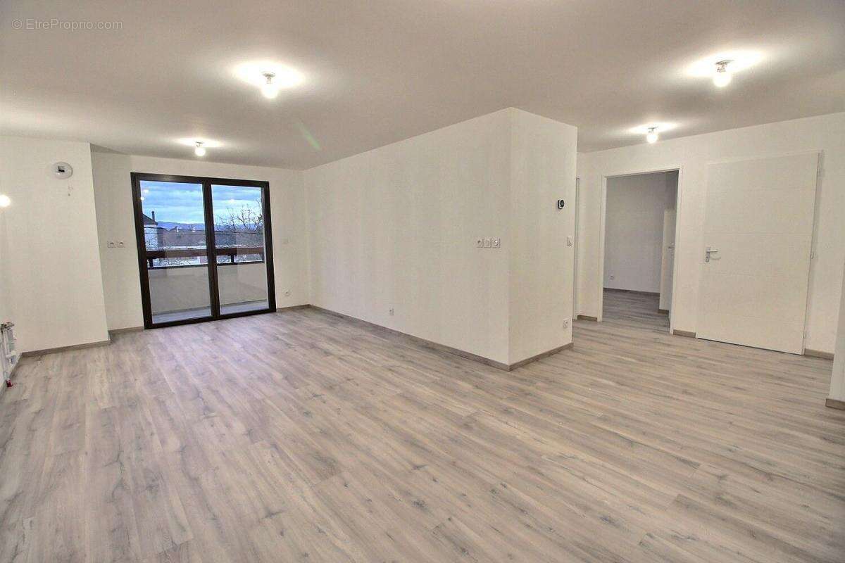 Appartement à MORESTEL