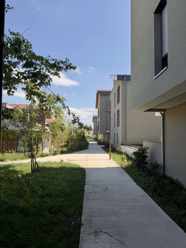 Quartier la Palla Appartement de type 3 avec 2 balcons et garage - photo 3