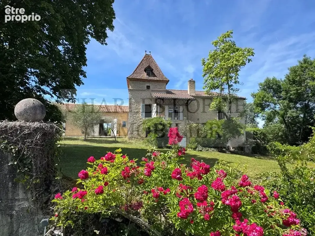 Propriété de caractère avec manoir, maison d’amis, piscine intérieure et 9,8 hectares de terrain, proche Puy-l’Evêque. - photo 2