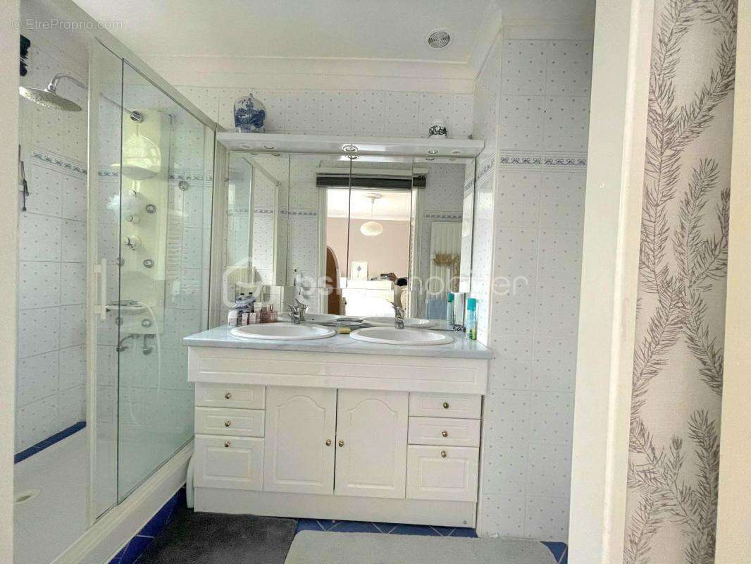 Maison de 164 m² avec piscine - CHEILLE - photo 14