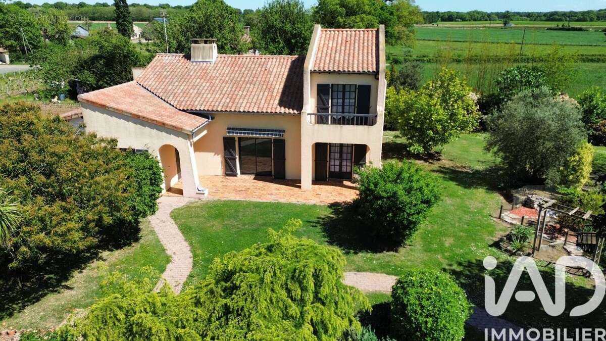 Maison 132 m² à Fleure  - photo 2