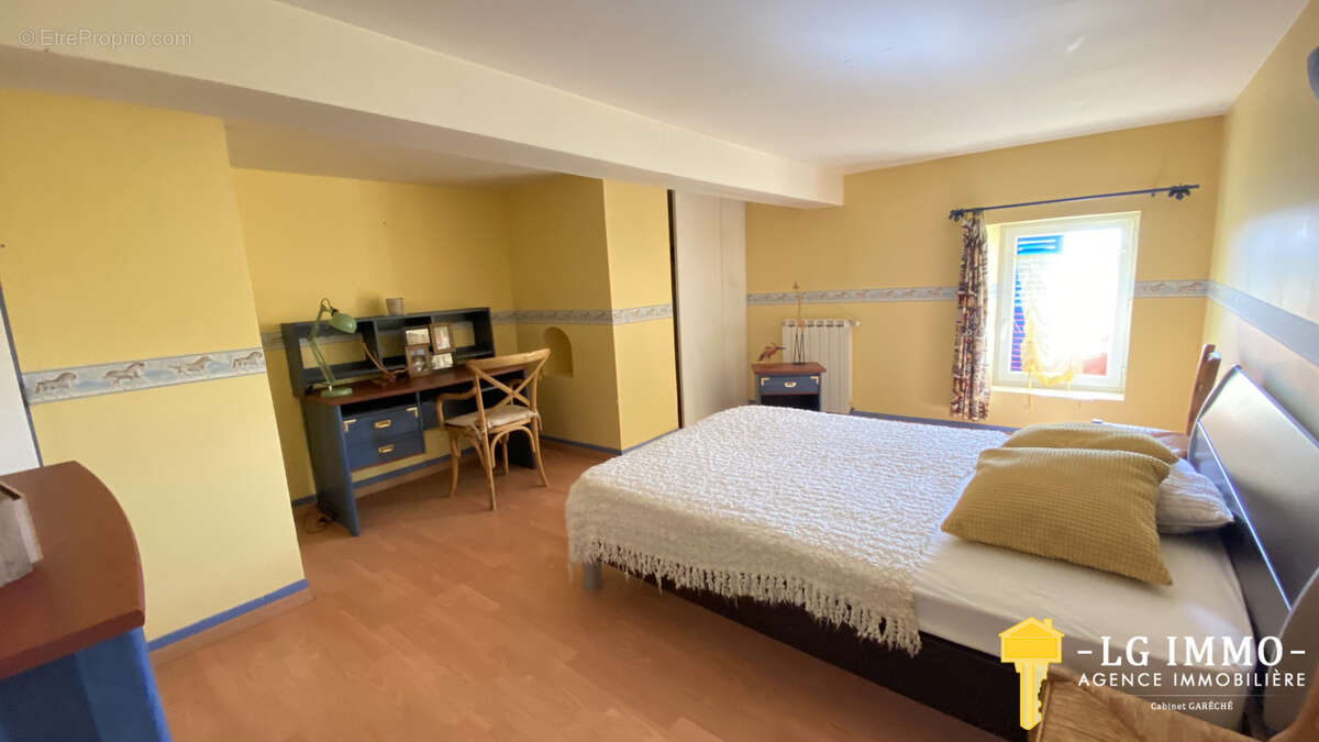 Longère avec dépendances, garages 300 m2, jardin, proche estuaire - photo 13