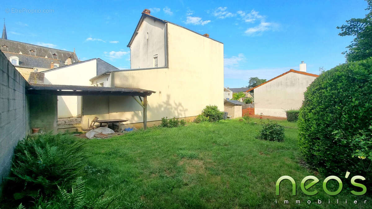 Maison à BEAULIEU-SUR-LAYON