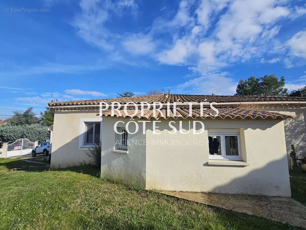 Maison 134M2 sur 811M2 de terrain - Propriétés côté sud - photo 2