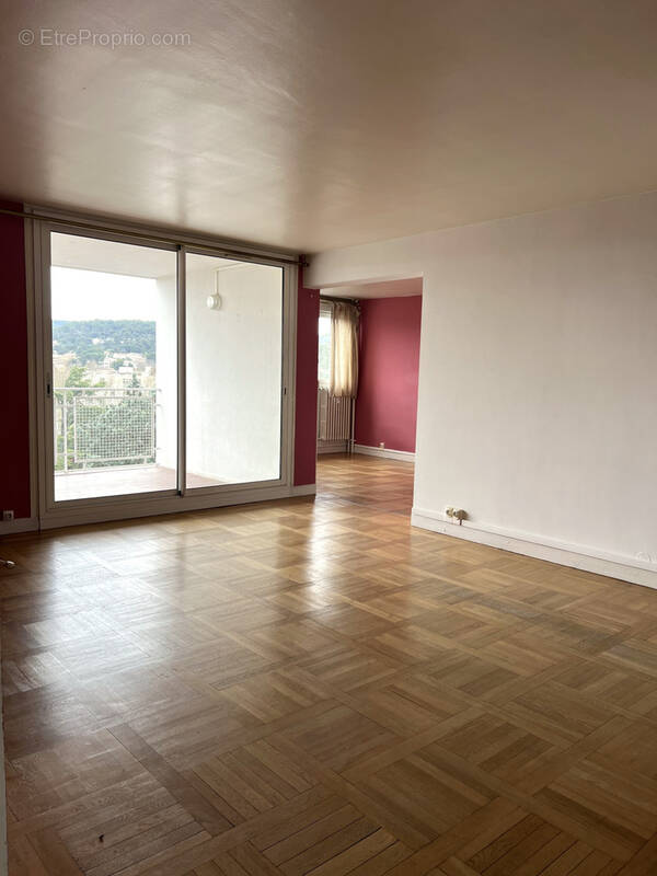 Appartement à BAGNOLS-SUR-CEZE