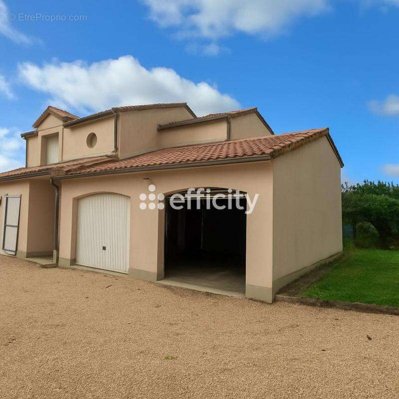 Maison à MIGNALOUX-BEAUVOIR