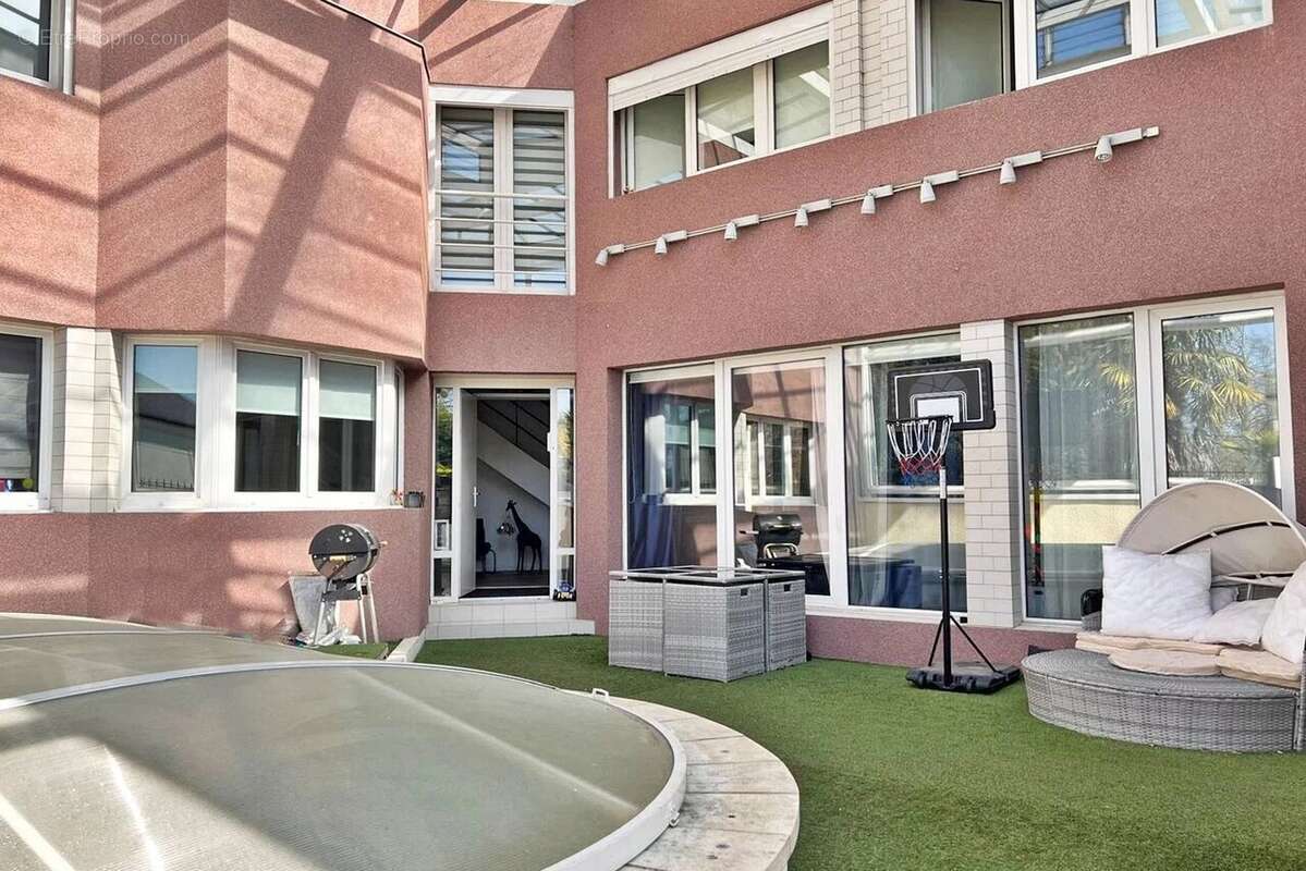 Maison à SAINT-MAUR-DES-FOSSES