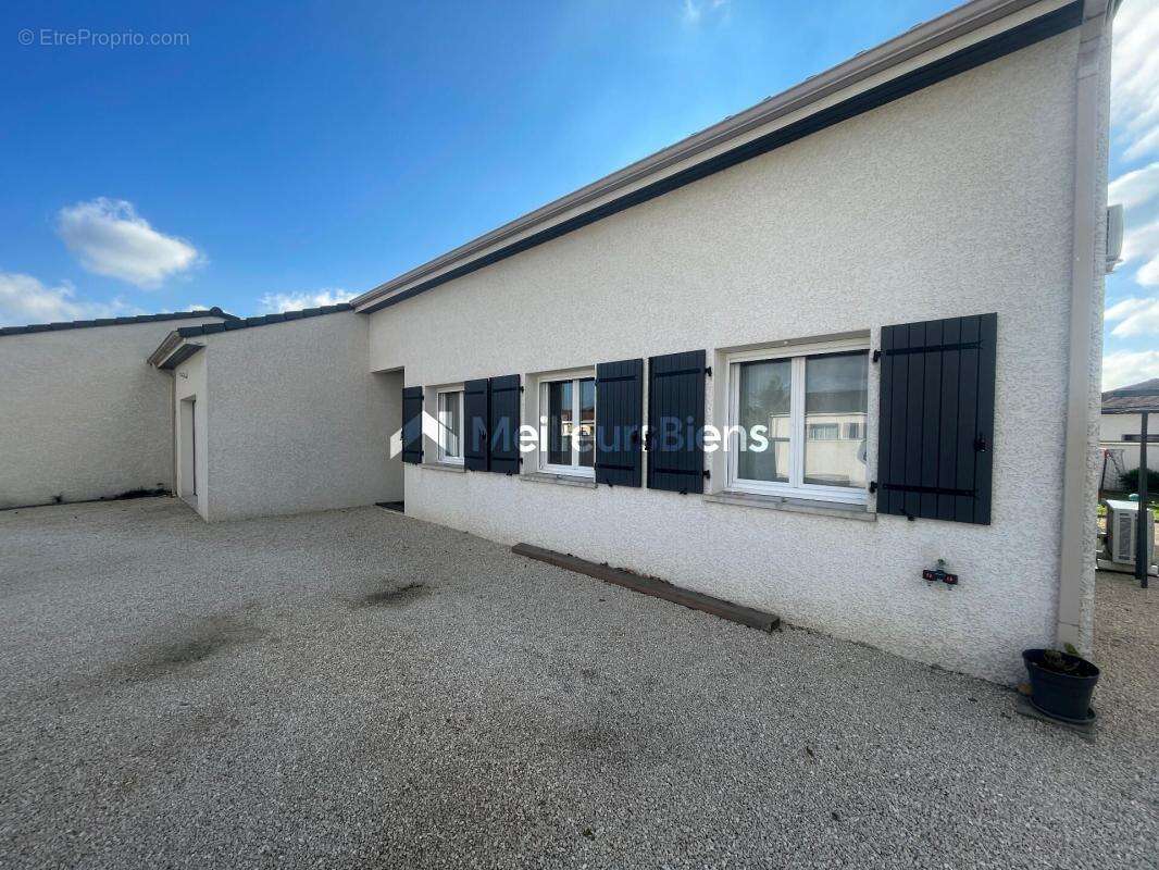 Maison à BEAUMONT-MONTEUX