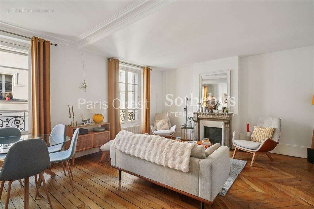 Appartement à PARIS-8E
