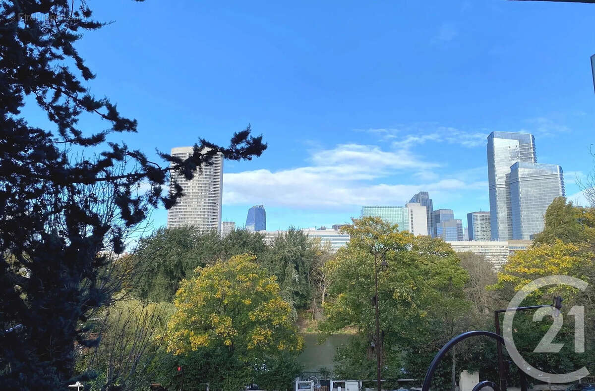 Appartement à NEUILLY-SUR-SEINE