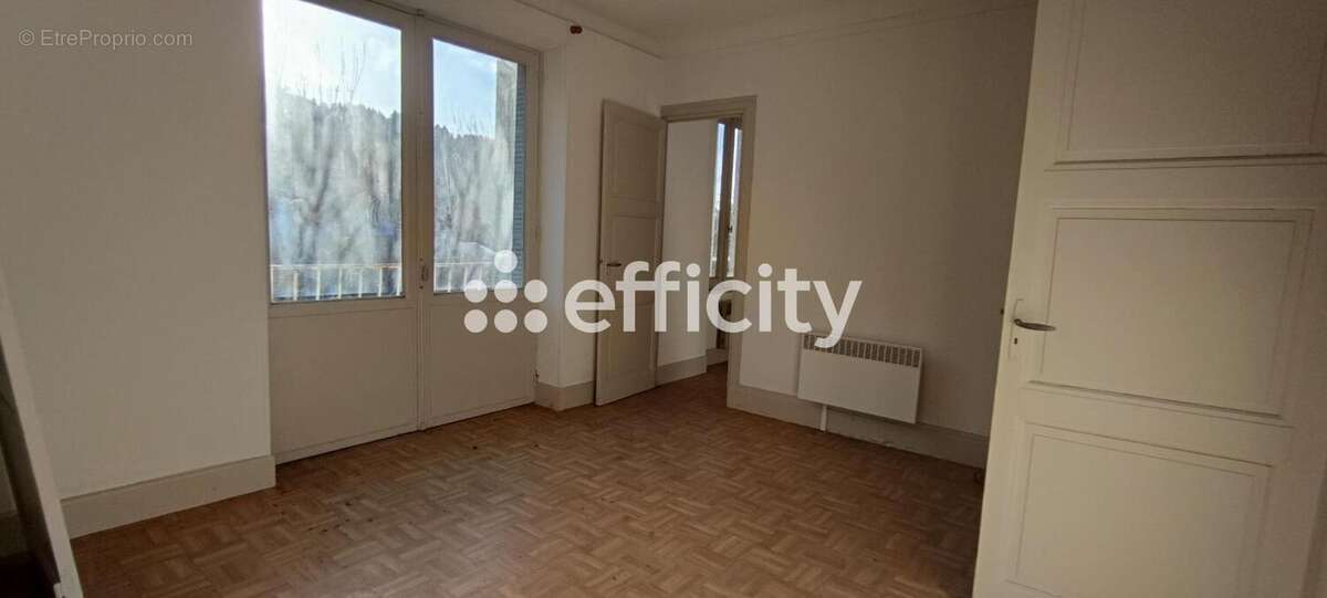 Appartement à LA MONNERIE-LE-MONTEL