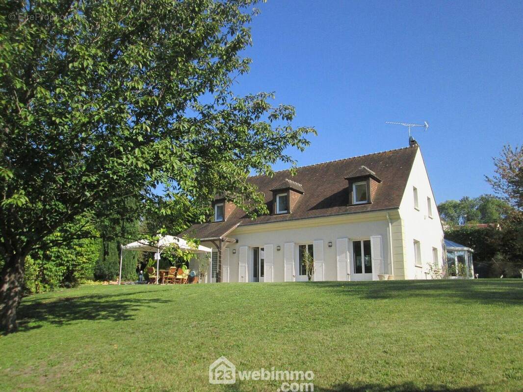 Venez découvrir cette belle maison entretenue de 205 m². - Maison à SAINT-SAUVEUR-SUR-ECOLE