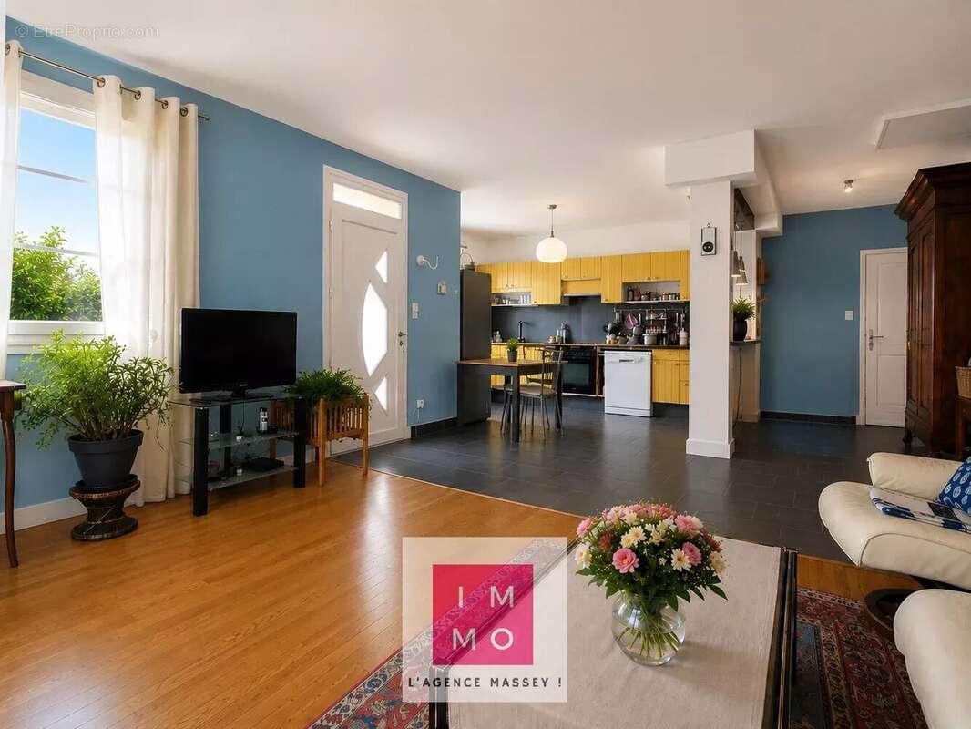 Maison de ville de charme – Plain-pied T3  : garage, jardin et terrasse couverte - photo 7