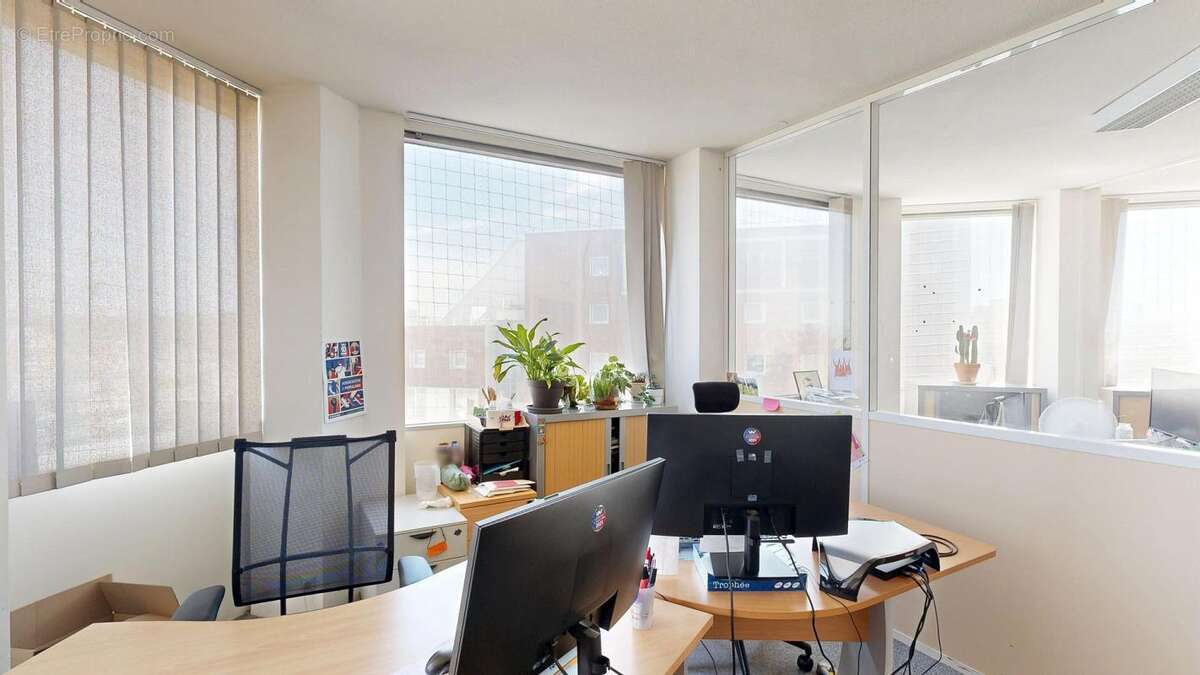 Plateau de Bureaux 14 rue Scandicci - photo 2