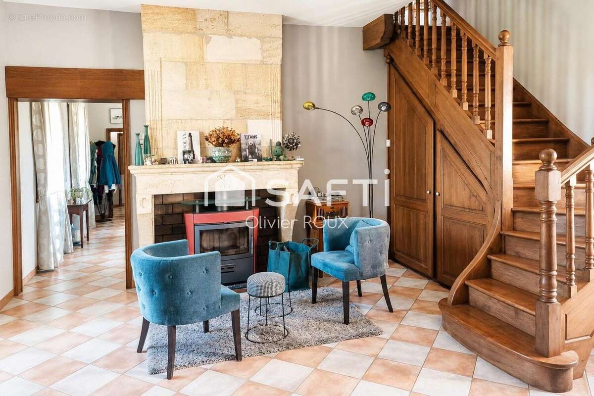 Maison 213 m² à Saint-Sulpice-De-Faleyrens  - photo 3