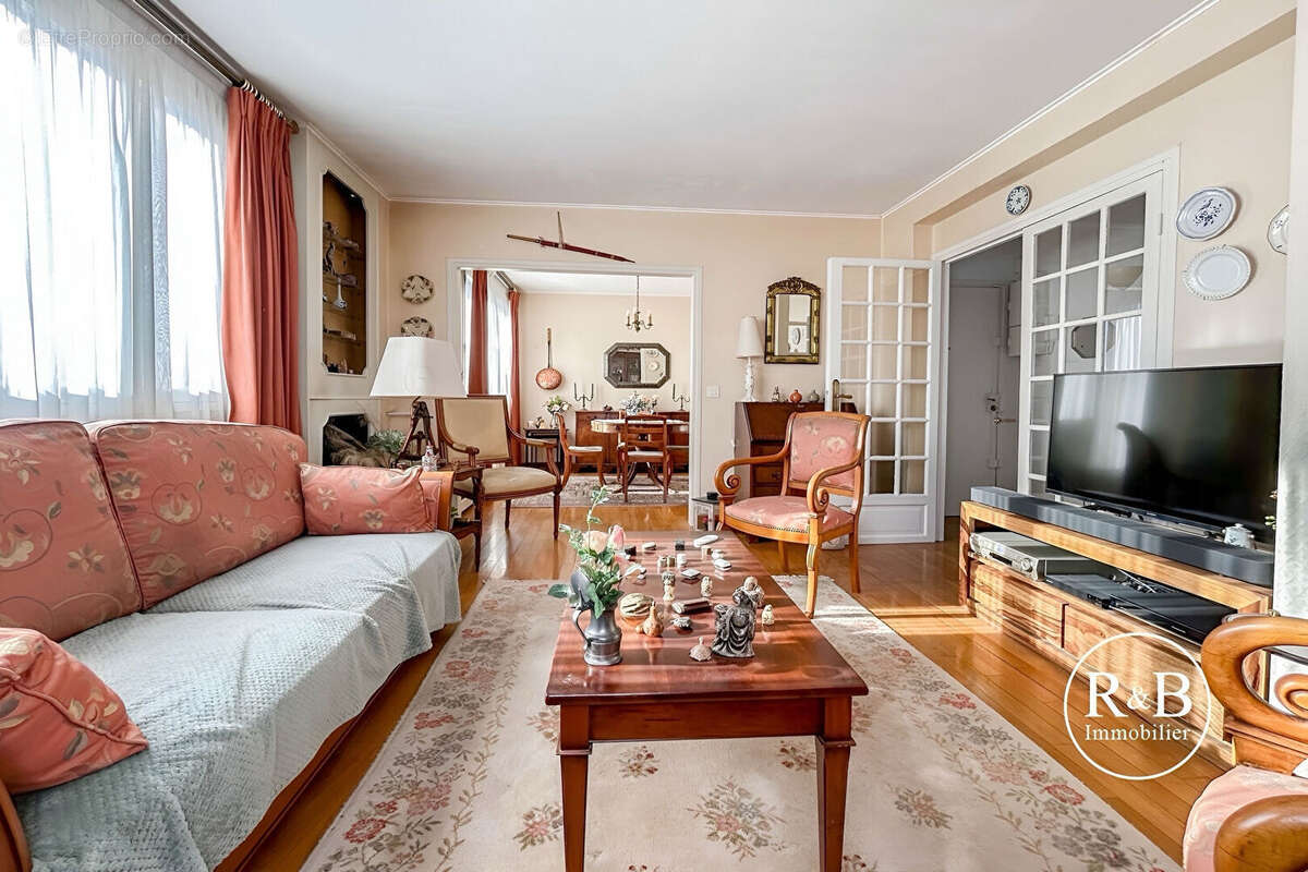 Appartement à LES CLAYES-SOUS-BOIS