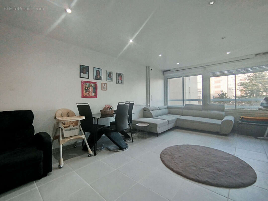 Appartement à CORBEIL-ESSONNES