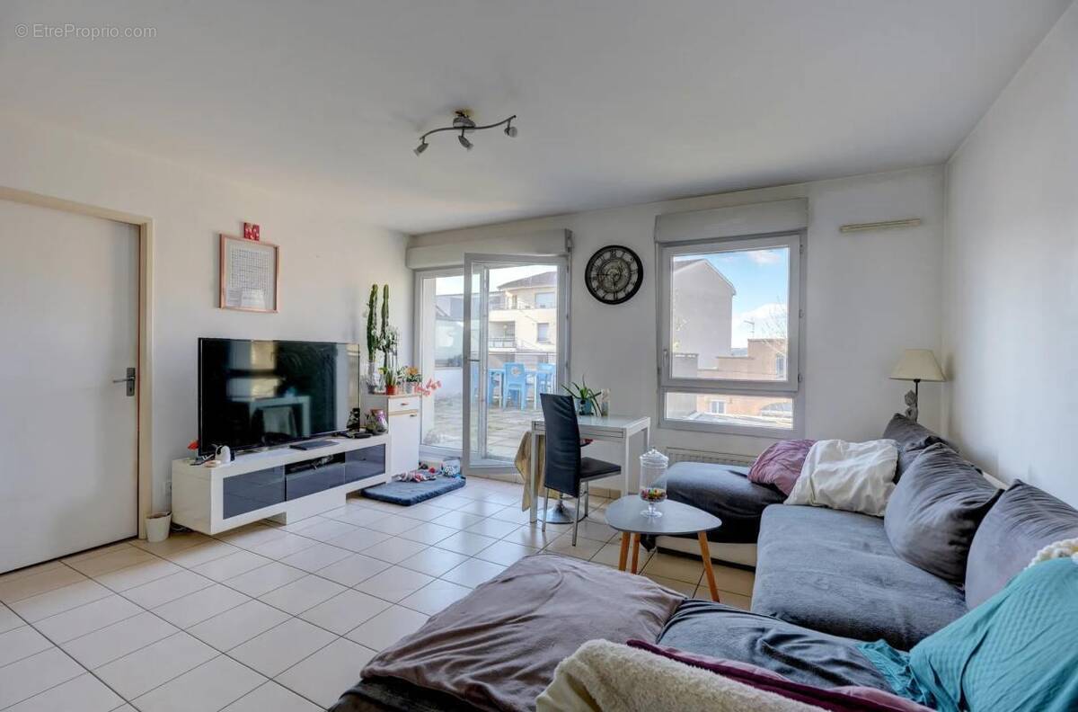 Appartement à DECINES-CHARPIEU