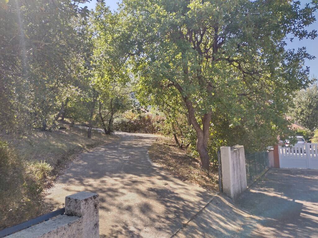 Terrain à MEYRANNES